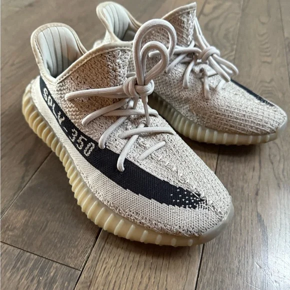 Yeezy - Picture 2 of 6